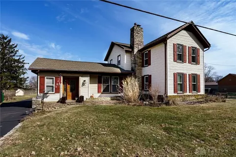 1465 E Social Row Rd, Dayton, OH 45458