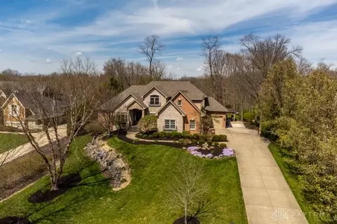 8262 Old Woods Ct, Springboro, OH 45066