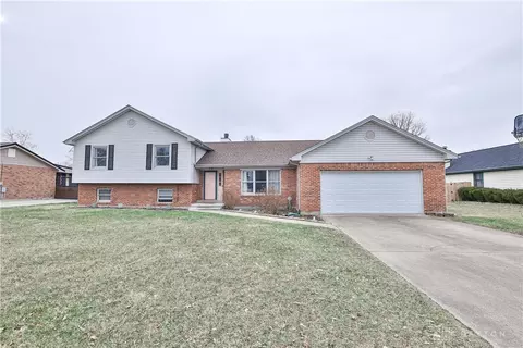 120 Vernon Pl, Franklin, OH 45005