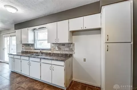 1008 Hollendale Dr, Kettering, OH 45429 photo 11