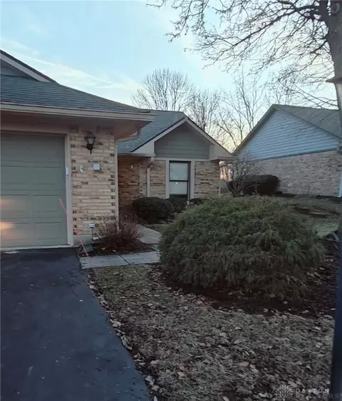 582 Westwood Dr, Fairborn, OH 45324