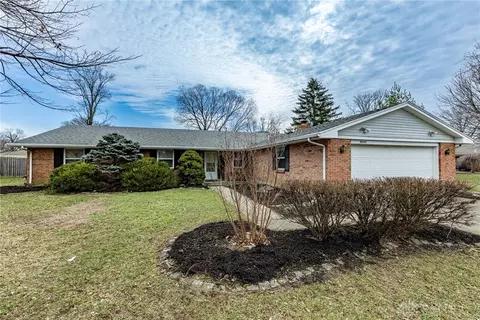 8600 Garnet Dr, Washington Township, OH 45458