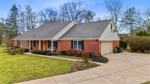 2020 Tiara Ct, Centerville, OH 45459