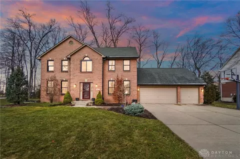 8827 Barrington Way, Springboro, OH 45066