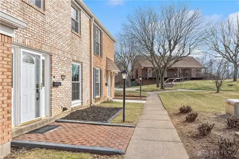 2426 Rona Village Blvd, Fairborn, OH 45324