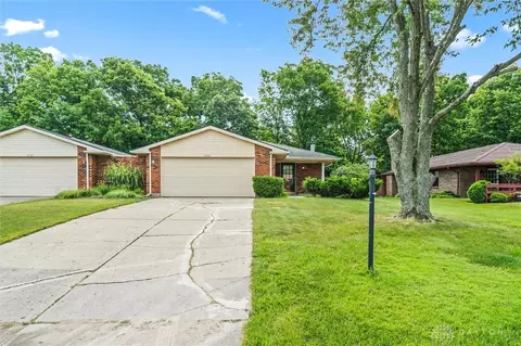 8742-8744 Meadowcreek Dr, Dayton, OH 45458
