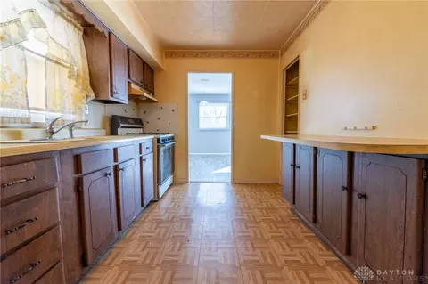 Kitchen - 7333 Bernard Ave, Cincinnati, OH 45231 photo 2 of 3