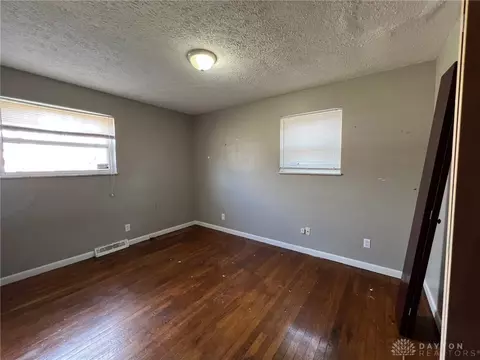 Bedroom - 1255 Wabash Ave, Cincinnati, OH 45215 photo 1 of 3