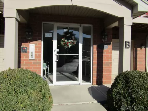 6987 Summit Lake Dr #9, Cincinnati, OH 45247