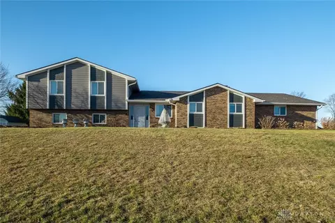 2386 Spicer Dr, Dayton, OH 45431