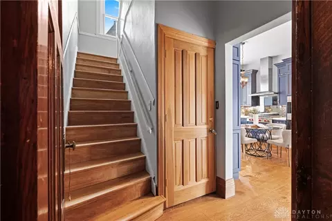 Entry Way - 949 Lenox Pl, Cincinnati, OH 45229 photo 1 of 4