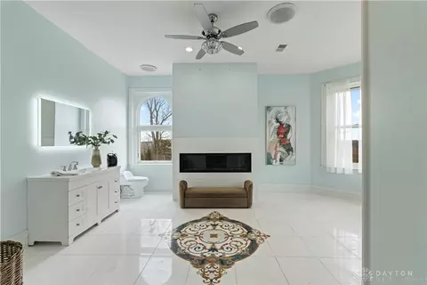 Bath - 949 Lenox Pl, Cincinnati, OH 45229 photo 2 of 11