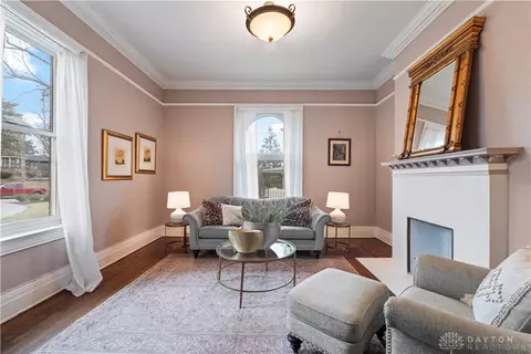 Living - 949 Lenox Pl, Cincinnati, OH 45229 photo 2 of 7