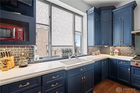 Kitchen - 949 Lenox Pl, Cincinnati, OH 45229 photo 2 of 4