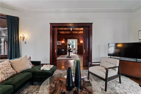 Living - 949 Lenox Pl, Cincinnati, OH 45229 photo 5 of 7