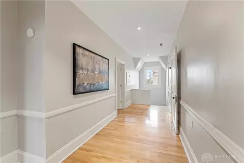 Entry Way - 949 Lenox Pl, Cincinnati, OH 45229 photo 2 of 4