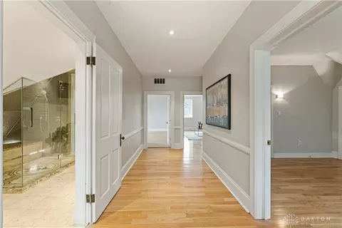 Entry Way - 949 Lenox Pl, Cincinnati, OH 45229 photo 3 of 4