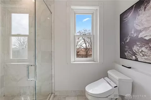 Bath - 949 Lenox Pl, Cincinnati, OH 45229 photo 7 of 11