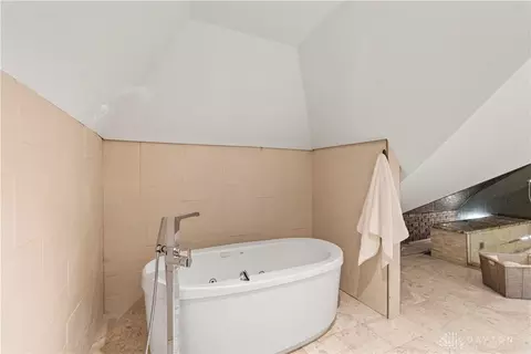 Bath - 949 Lenox Pl, Cincinnati, OH 45229 photo 9 of 11