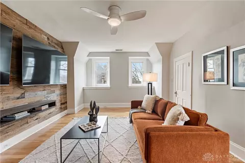 Living - 949 Lenox Pl, Cincinnati, OH 45229 photo 7 of 7