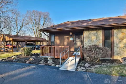 2284 Joshua Cir, Middletown, OH 45044