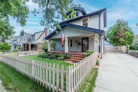 124 Dell Park Ave, Oakwood, OH 45419