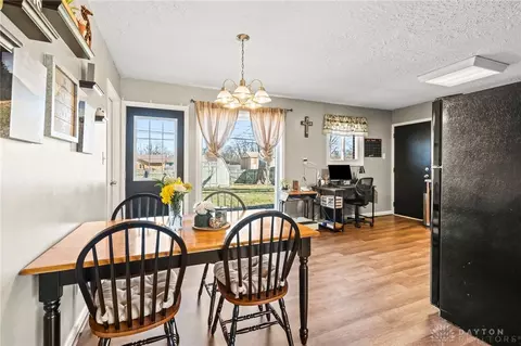 206 Applegate Rd, Englewood, OH 45322 photo 8