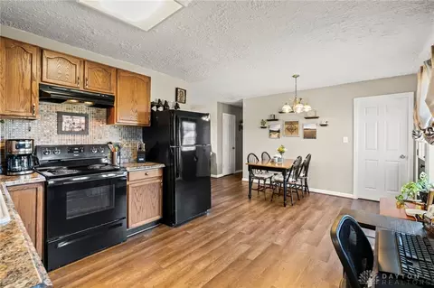 206 Applegate Rd, Englewood, OH 45322 photo 11
