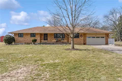 10305 Virginia Lee Dr, Centerville, OH 45458