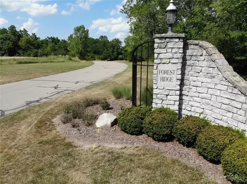 5700 Forest Ridge Dr, Oxford, OH 45056