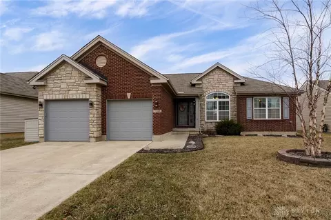 5049 Dayflower Dr, Tipp City, OH 45371