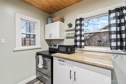 Kitchen - 1485 Southlyn Dr, Kettering, OH 45409 photo 2 of 3