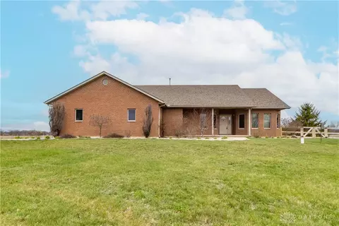 5669 Buckneck Rd, Bradford, OH 45308