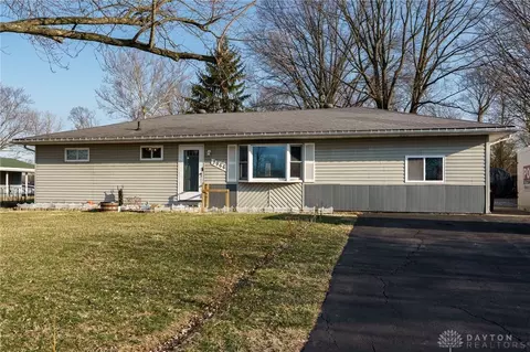 3966 Gardenview Dr, Dayton, OH 45431