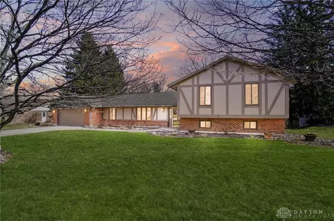 9058 Woodstream Ln, Washington Township, OH 45458