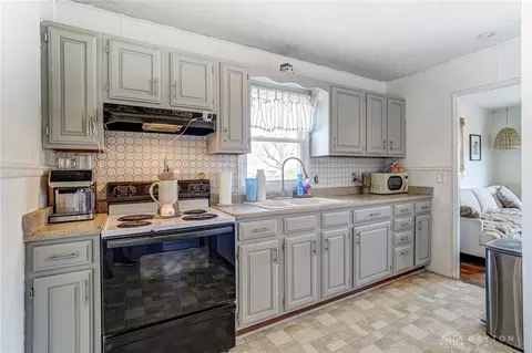 Kitchen - 903 Eastmoor Dr, Springfield, OH 45505 photo 1 of 2