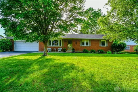 937 Donham Dr, Beavercreek Twp, OH 45434