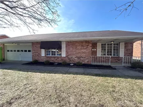 6717 Willow Creek Dr, Dayton, OH 45424