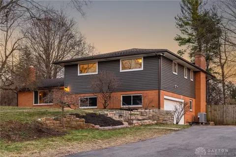 5765 Hithergreen Dr, Dayton, OH 45429