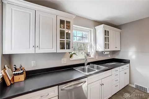 Kitchen - 332 Lewiston Rd, Kettering, OH 45429 photo 3 of 5