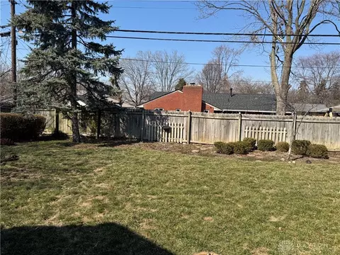 1749 W Stroop Rd, Kettering, OH 45439 photo 10