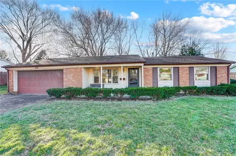 160 Gracewood Dr, Dayton, OH 45458
