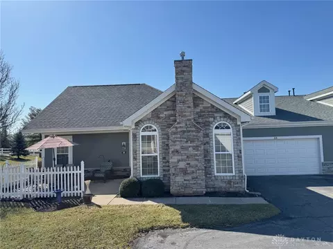 33 Abbey Dr, Springboro, OH 45066