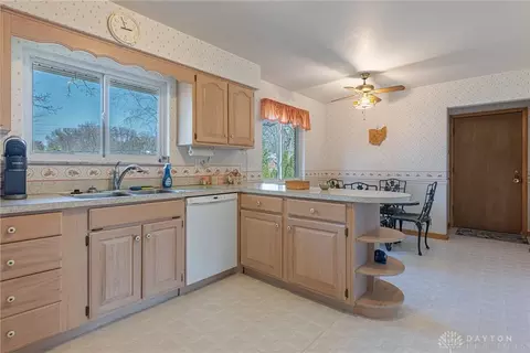 Kitchen - 261 Snow Hill Ave, Kettering, OH 45429 photo 2 of 4