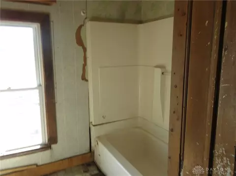 Bath - 803 Warder St, Springfield, OH 45503 photo 1 of 3