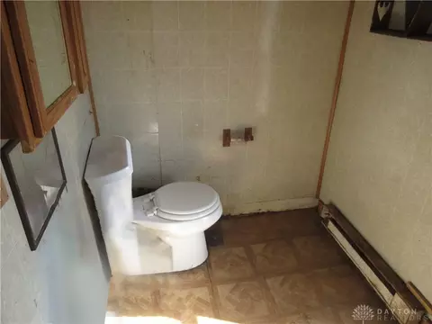 Bath - 803 Warder St, Springfield, OH 45503 photo 2 of 3