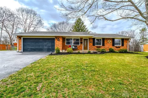 2069 Clearview Dr, Bellbrook, OH 45305