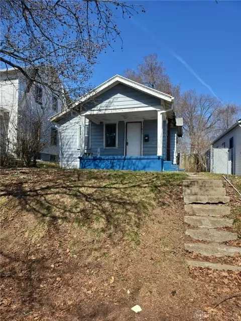 1823 Oakridge Dr, Dayton, OH 45417