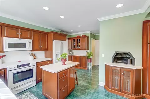 Kitchen - 439 Glenridge Rd, Kettering, OH 45429 photo 2 of 5