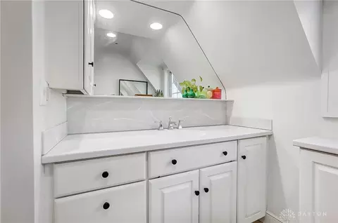 Bath - 439 Glenridge Rd, Kettering, OH 45429 photo 4 of 7